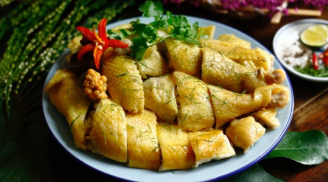 Cách luộc gà ngon, da vàng, thịt ngọt: Đừng luộc gà với nước lã nữa, thử ngay cách này!