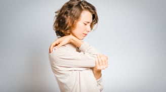 4 dấu hiệu cho thấy chị em đang bị loãng xương