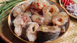 Ướp cá hết tanh, chắc thịt phải có 1 thứ: Đầu bếp cũng dùng mới ngon