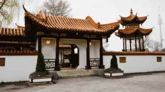 Trước nhà 3 thứ này càng to càng nghèo khổ: Đó là gì?