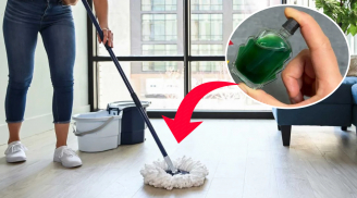 Nhỏ vài giọt dầu gió vào nước lau nhà, biết lợi ích, nhà nào cũng muốn làm theo
