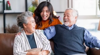 Sau 50 tuổi, dù giàu hay nghèo, cha mẹ nhất định phải giúp con làm 3 việc quan trọng