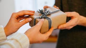 Cổ nhân răn dạy 'Nhận ba lễ vật, nhà tan người mất': Đó là 3 thứ gì?