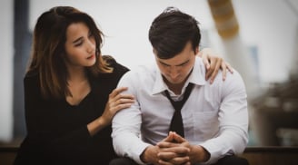 3 thời điểm bạn không nên để người đàn ông của bạn một mình