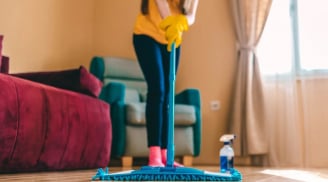 Mẹo lau nhà hết sạch mùi tanh, sạch bóng chỉ trong 5 phút