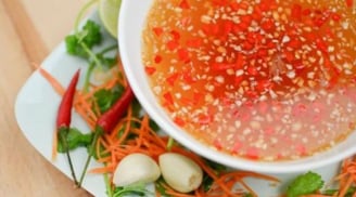 Cách pha nước mắm chua ngọt để lâu, tỏi ớt nổi đẹp mắt, chấm gì cũng ngon