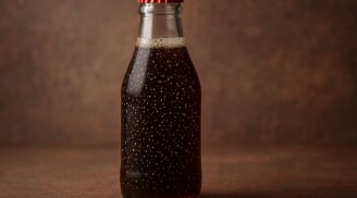 Chai thủy tinh chứa nhiều vi nhựa gấp 50 lần chai nhựa: Sự thật khiến ai cũng phải giật mình