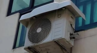 Có nên che dàn nóng điều hòa khi gặp nắng mưa? Thợ điện cảnh báo sai lầm nhiều người mắc phải