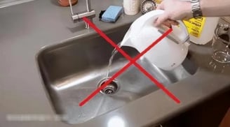 Đổ nước nóng vào bồn rửa bát, tưởng tốt ai ngờ gây ra 2 vấn đề nghiêm trọng