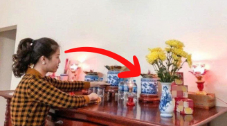 Nên đặt lọ hoa bên trái hay bên phải bàn thờ: Học cách nhà giàu đặt vị trí này để phát lộc