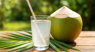 Nước dừa ngọt mát, tốt cho sức khỏe… nhưng bạn cần tránh nếu thuộc 3 nhóm người này