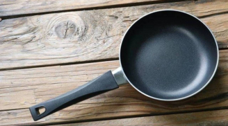Chảo tróc chống dính đừng vội bỏ, mẹo nhỏ này giúp 'hồi sinh' như mới mua