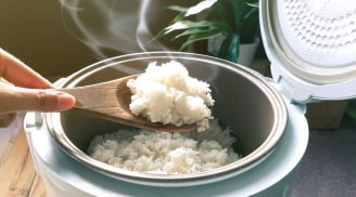 Cơm nguội sẽ không bị thiu nếu cho 1 thứ này khi nấu, mẹo hay nhiều người lại không biết