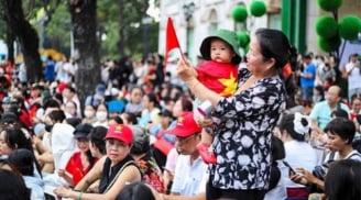 Hà Nội phát miễn phí đồ ăn, nước uống cho người dân dự lễ diễu binh 2/9