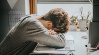 Xuất hiện 4 dấu hiệu này, cơ thể đang 'cầu cứu': Hãy dừng lại nghỉ ngơi ngay, đừng chủ quan