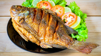 Rán bất kỳ loại cá nào chỉ cần thả thứ này vào chảo: Cá giòn tan không lo dính chảo, vỡ nát
