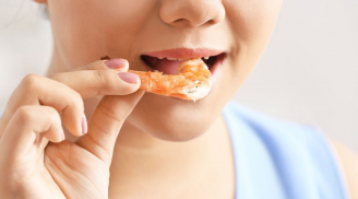 Tôm ngon lại bổ nhưng có 4 người đừng dại ăn vào