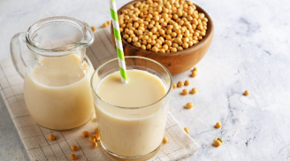 Sữa đậu nành ngon bổ nhưng có hại với 4 nhóm người này