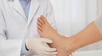 5 dấu hiệu ở bàn chân cảnh báo ung thư sớm: Nhìn tưởng nhỏ nhưng có thể cứu mạng bạn