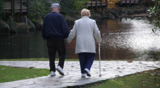 Khi về già, cha mẹ tốt thường không nói 3 điều với con cái, đặc biệt là điều đầu tiên