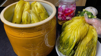 Tại sao dưa muối tự làm hay bị khú?