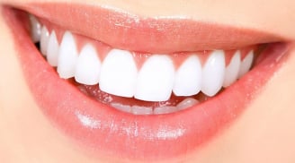 Mẹo “tự chế” giúp răng trắng sáng tự nhiên