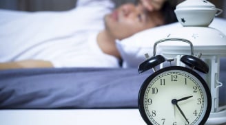 Khó ngủ, dậy sớm, ngủ không sâu: 4 'thủ phạm' âm thầm phá giấc của bạn mỗi đêm