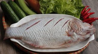 Ngâm cá vào nước vo gạo khử sạch mùi tanh, cá chắc ngọt thịt hơn hẳn