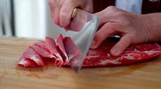 Vì sao thịt thái ngang thớ thì mềm, thái dọc thờ thì dai?