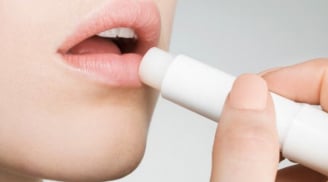 Chăm sóc môi tại nhà giá rẻ với 4 bước
