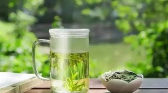 Axit uric cao: Bác sĩ chỉ ra 3 loại đồ uống giúp giảm axit uric hiệu quả hơn cả uống nước lọc
