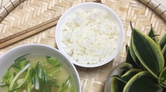 3 nhóm người không nên ăn cơm nguội buổi sáng