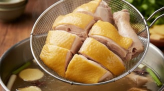 4 cách hâm nóng gà luộc không bị khô: Giữ thịt mềm ngọt, thơm như mới nấu