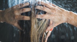 5 dấu hiệu mái tóc đang 'gào thét' vì gội quá ít