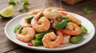 Đổi vị bữa cơm với củ năng xào tôm và đậu bắp giòn mát, lạ miệng