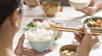 Ăn cơm, rau hay thịt trước khi ăn cơm? Chuyên gia chỉ cách ăn đúng để bảo vệ sức khỏe