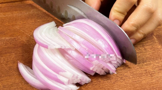 Cắt hành tây đặt ở góc giường 1 đêm, bạn sẽ thấy điều kỳ diệu vào sáng hôm sau