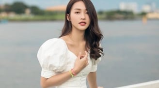 Khả Ngân tình tứ với trai lạ, còn công khai khoác tay tình cảm?