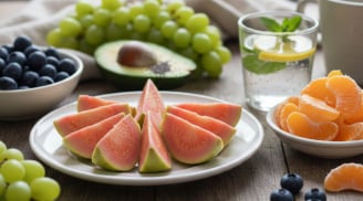 Người cao tuổi ăn ổi đúng cách có thể nhận 3 lợi ích sức khỏe rõ rệt