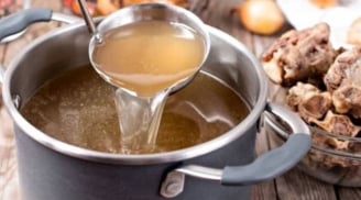 Vì sao không nên nêm muối ngay từ đầu khi ninh xương? Nhiều người làm sai mà không biết