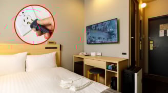 Tại sao khi nhận phòng khách sạn phải rút phích cắm tivi?