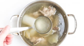 Cách hầm canh xương trong veo ngọt nước