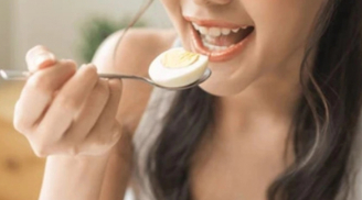 Người bị bệnh tuyến giáp nên cẩn trọng khi ăn trứng