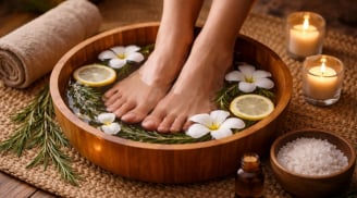 Ngâm chân buổi tối đúng cách giúp ngủ ngon, giảm mất ngủ và nhiều lợi ích bất ngờ