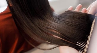 Vì sao tóc dễ khô xơ và hư tổn sau khi nhuộm?