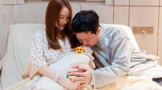 Nhã Phương khoe vóc dáng sau sinh gây choáng