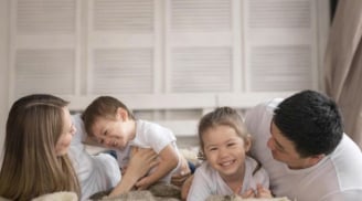 Cha mẹ làm 2 điều này cho con trước khi ngủ, con thông minh, giao tiếp tốt hơn