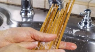 Đũa bị mốc đừng vội vứt: Mẹo đơn giản giúp làm sạch như mới, dùng lại vẫn an toàn
