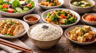  Ăn cơm trắng vẫn kiểm soát đường huyết và cân nặng: 5 mẹo đơn giản nhiều người chưa biết