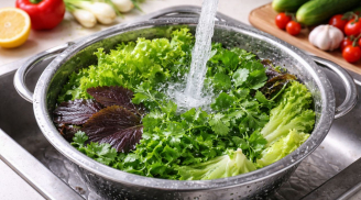 Ngâm rau sống bằng nước muối có thật sự sạch? Sự thật nhiều người vẫn hiểu sai